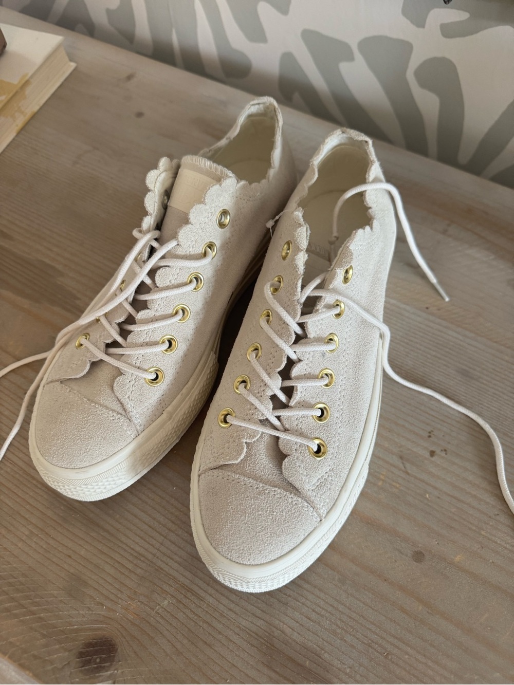 Converse Frilly Scallop Platform Sneaker NWOT